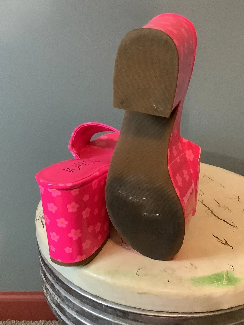 Wild Pair Hot Pink Floral Platform Sandals - Size 5. Excellent Condition.